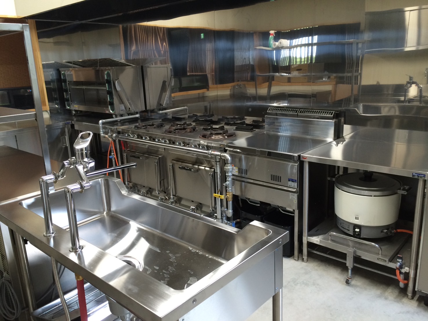 仕込み・調理ライン